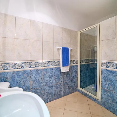 Villa Villa In Albufeira Near Sea Beach *