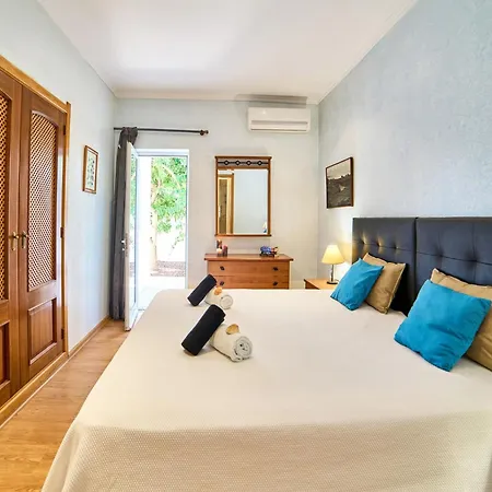 Вилла Villa In Albufeira Near Sea Beach