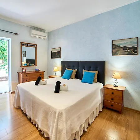 Вилла Villa In Albufeira Near Sea Beach *