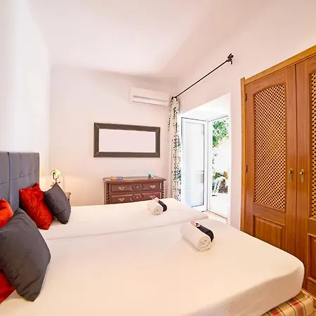Villa In Albufeira Near Sea Beach אלבופיירה