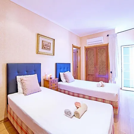 Villa In Albufeira Near Sea Beach אלבופיירה